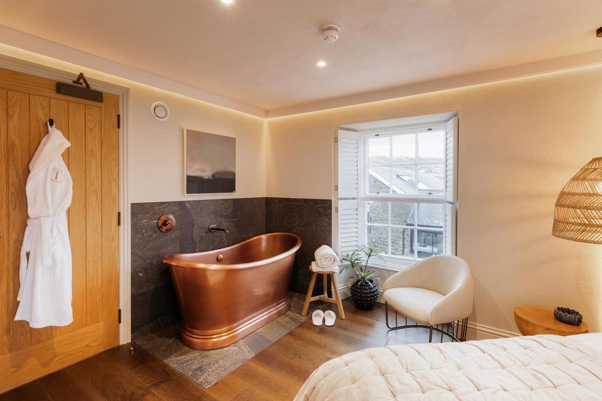 Hive Townhouse Hotel Aberaeron Exterior photo