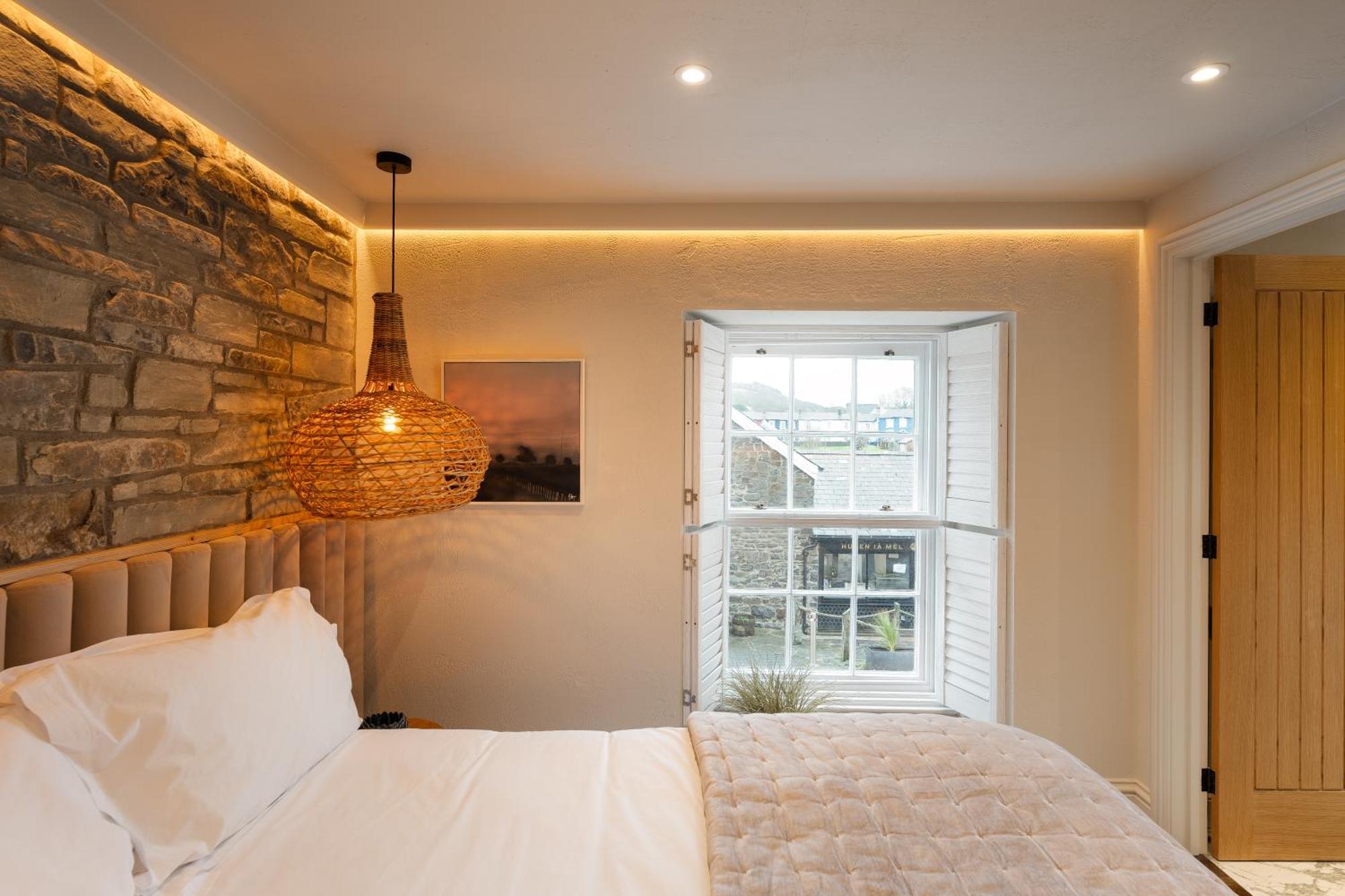 Hive Townhouse Hotel Aberaeron Exterior photo
