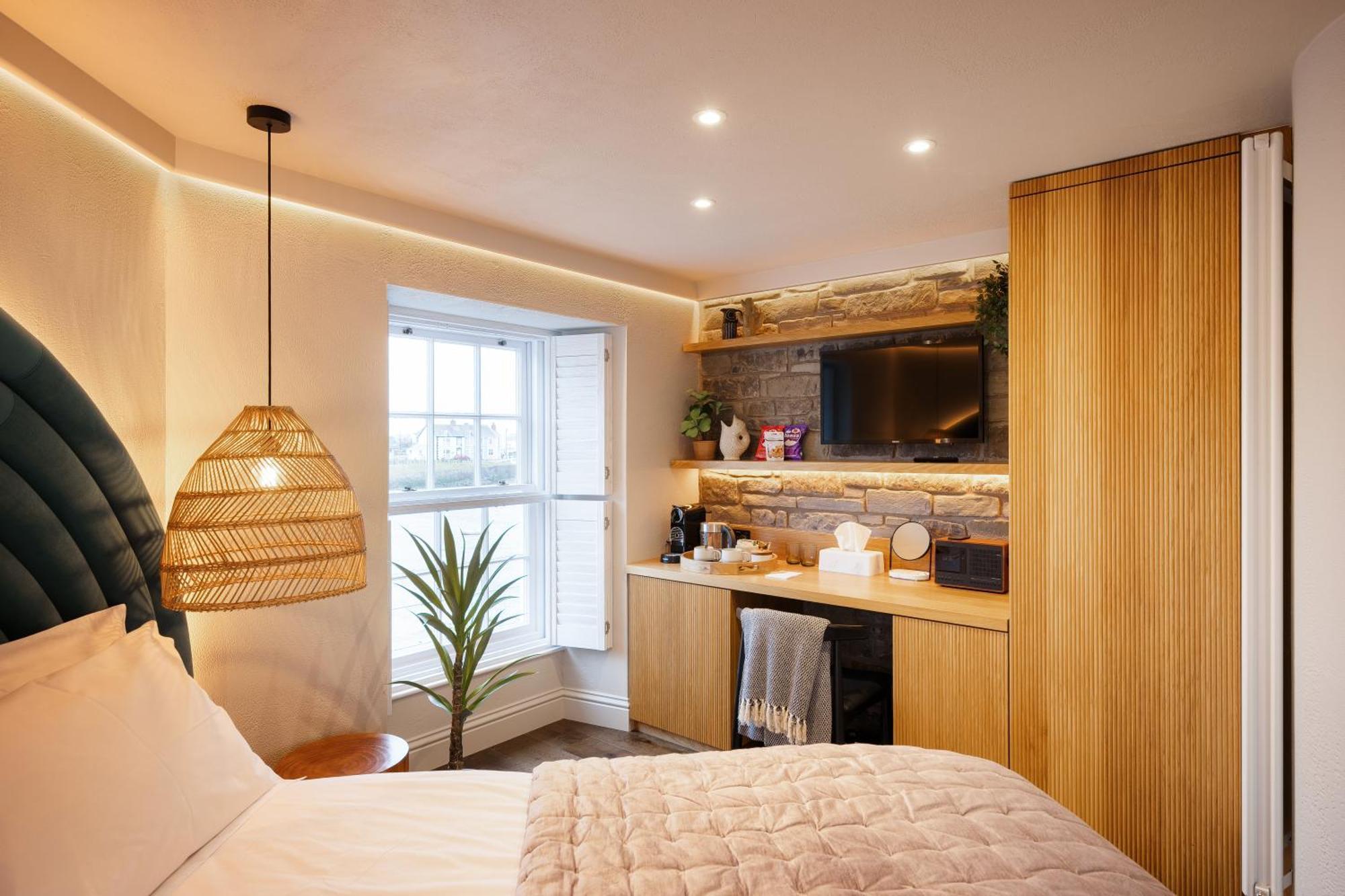 Hive Townhouse Hotel Aberaeron Exterior photo