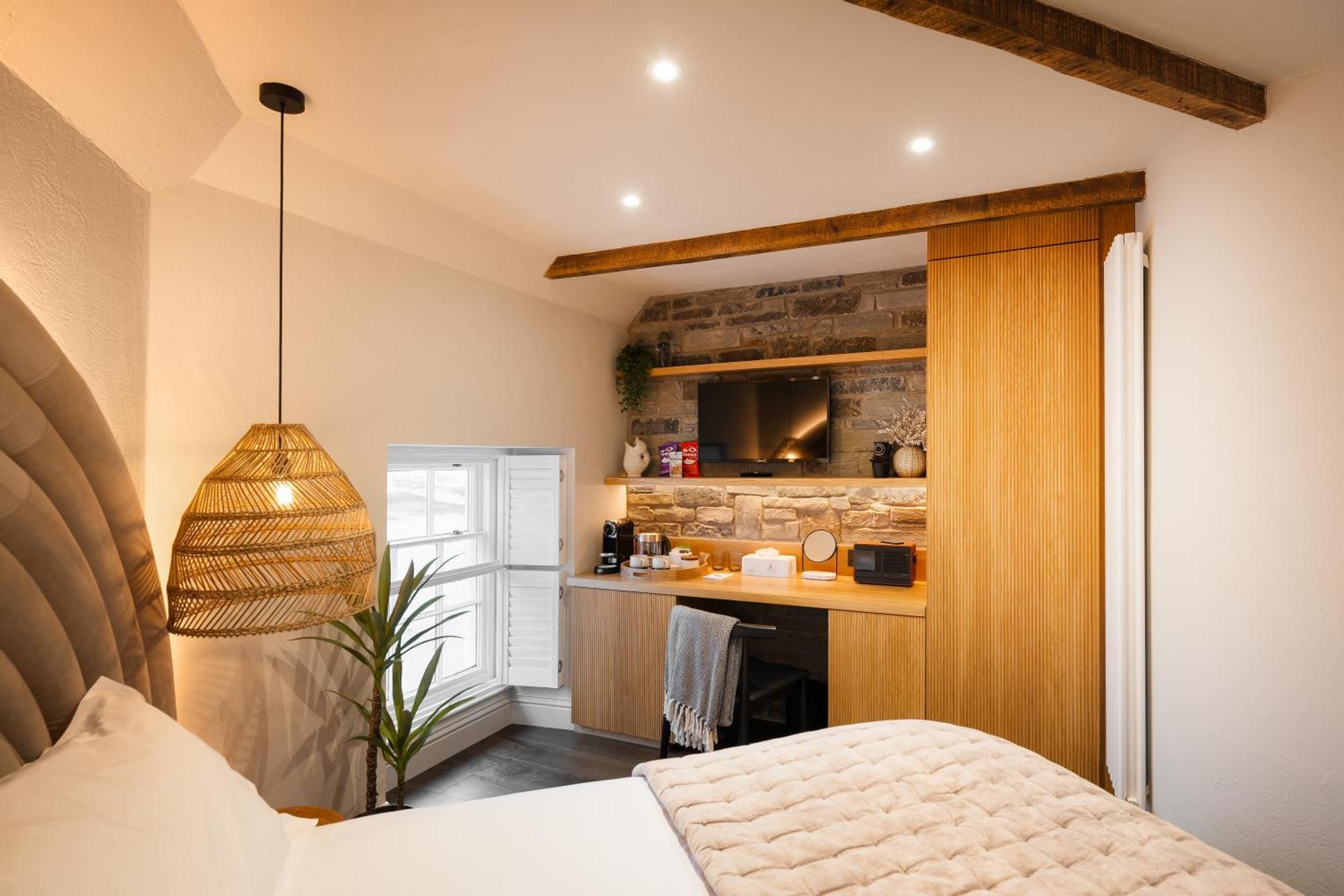 Hive Townhouse Hotel Aberaeron Exterior photo